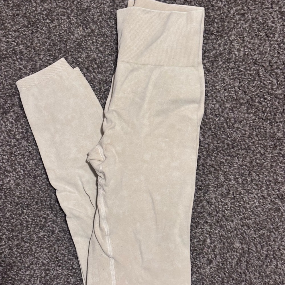 Cream High-Waisted Leggings